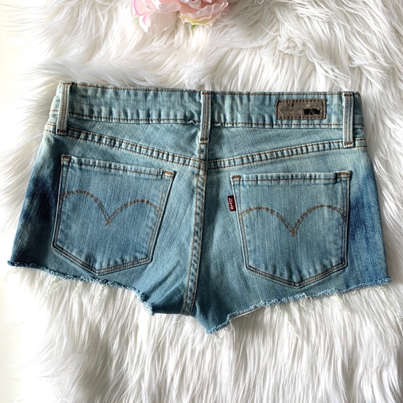Levi’s Demi Curve Modern Rise Cut Off Shorts - Picture 5 of 6